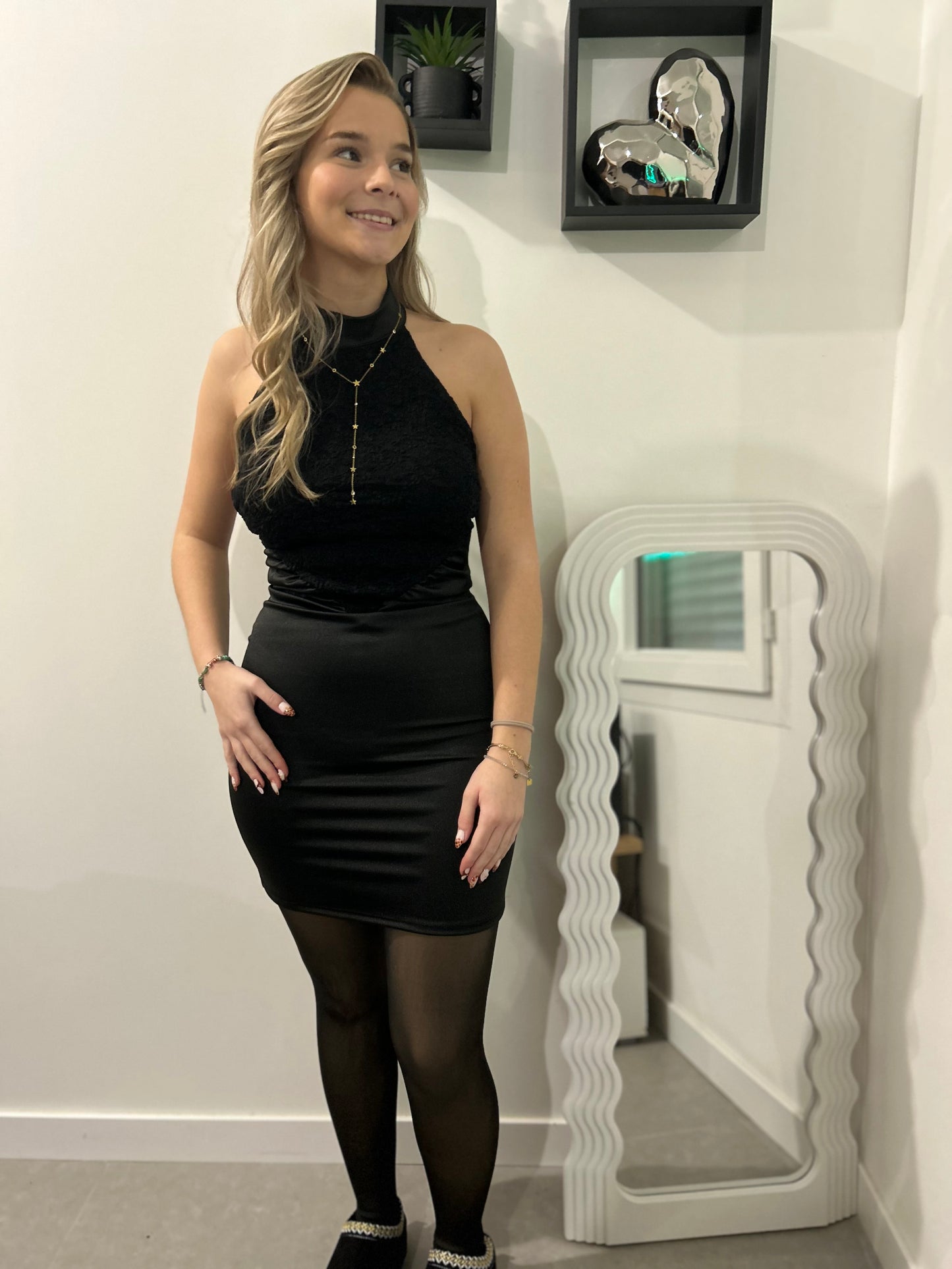 Robe dentelle courte